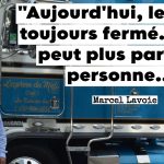 Marcel Lavoie devant l'un de ses camions, qu'il a conduit au travers de son expérience de 48 années dans le camionnage.