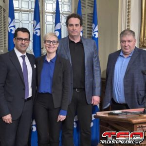 Monsef Derraji, Catherine Morneau, Jean-François Pagé et Marcus Deschênes lors du dépôt du projet de loi pour contrer le stratagème Chauffeur Inc à L'Assemblée Nationale.