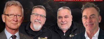 Pierre-Hugues Boisvenu, Dany Lefebvre, Claude Laporte, Steve Ouellet, qui discutent politique, élections 2025 et bien entendu, d'Excellence Peterbilt et de leurs camions!