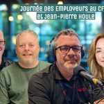 Photo des participants au podcast sur le camionnage, incluant Jean-Pierre Houle, Pierre Labrie du Groupe Bernières, Nathalie Messias, Valérien Perreve, Morgane Affia, Carole Lafond et Virginie Levasseur de Camo-Route, ainsi que François Lapointe, enseignant au Service aux entreprises du Centre de Formation du Transport Routier de Saint-Jérôme, enregistrée lors de la Journée des Employeurs à Mirabel.