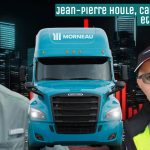 Jean-Pierre Houle, Patrick Pinson et un camion du groupe Morneau, que nous avons reçu pour parler camionnage dans notre podcast.