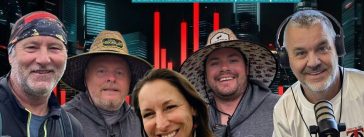 Arthur Le Marcheur, Benoit Therrien, Marie Saint-Lo, Julien Allaire Lefebvre et Jason Quirion qui parlent de camionnage, de courses de camions et de bonnes causes dans ce podcast sur La Radio des Camionneurs.