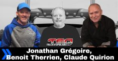 Photo regroupant Jonathan Grégoire de Transport Grayson, Benoit Therrien de Truck Stop Québec et Claude Quirion, posant devant un camion, en lien avec l’épisode du podcast consacré à la sécurité routière, au stratagème Chauffeur Inc., aux relations et extrait de Radio X.
